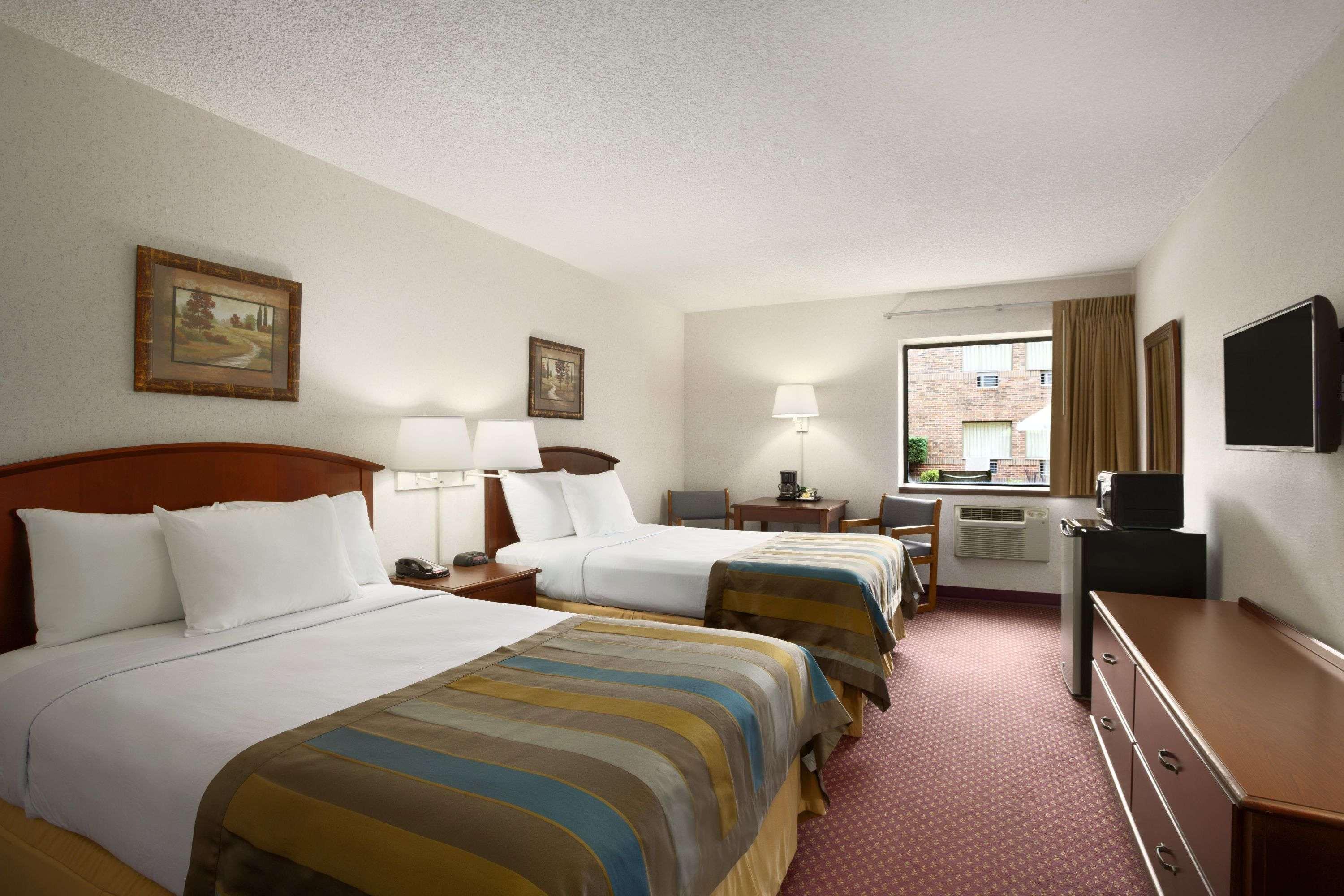 Days Inn By Wyndham Middletown Exteriör bild